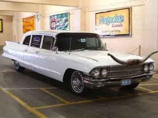 На изображении может находиться транспортное средство транспорт автомобиль автомобиль и лимузин