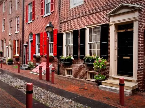 На изображении может находиться дорожка, дорожка, кирпич, тротуар, тротуар, пешеход и плитняк.