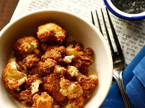 Это изображение может содержать растение столовые приборы вилка цветная капуста еда овощное блюдо и еда