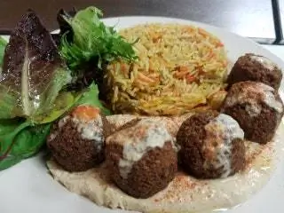 фалафель салат с хумусом рис