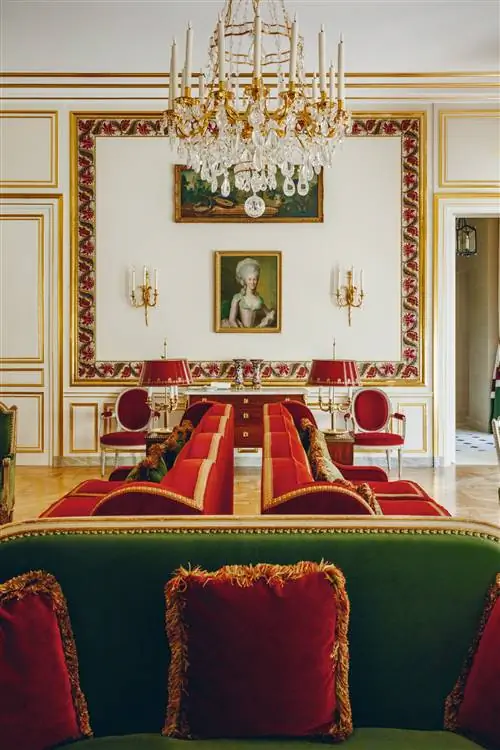 Royal ThrillЭлегантный салон отеля Salon dAudience