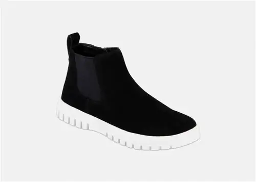 На изображении может находиться одежда обувь одежда обувь и замша