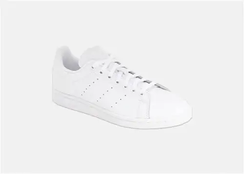 На изображении может находиться одежда обувь обувь одежда и кроссовки