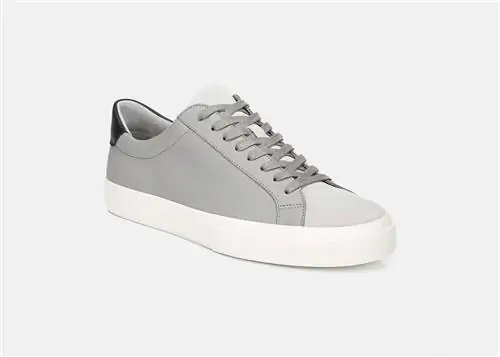 На изображении может находиться одежда обувь обувь одежда и кроссовки