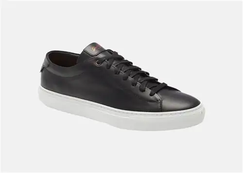 На изображении может находиться одежда обувь одежда обувь и кроссовки