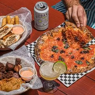 Пицца в Starland Yard Food Truck Park