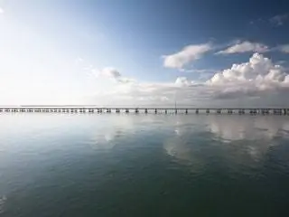 Это изображение может содержать док-порт и пирс Waterfront.