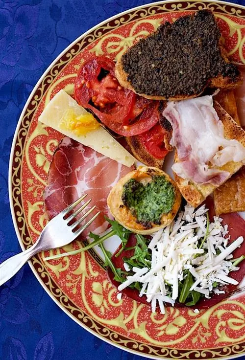 На изображении может находиться столовые приборы вилка еда блюдо еда и тарелка