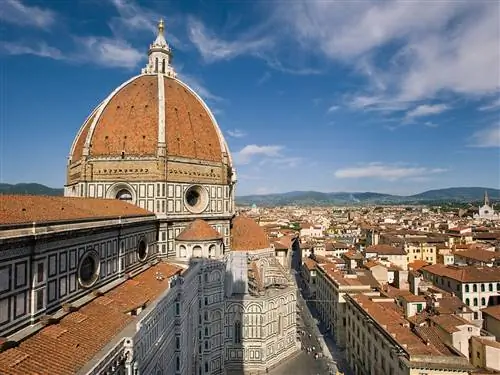 Изображение может содержать архитектуру купола здания и крышу