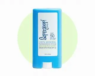 На изображении может находиться косметика и бутылка