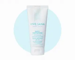 На изображении может находиться косметическая лента для бутылок, солнцезащитный крем и лосьон