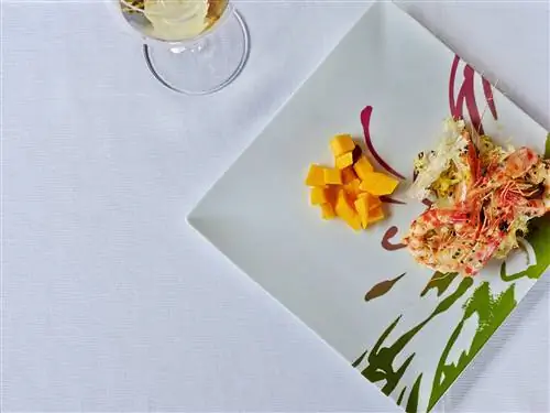 На изображении может находиться блюдо еда стакан и макароны