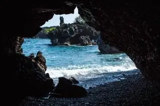 США Гавайи Мауи Пляж Hāna Lava Tube