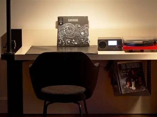 Ace Hotel набирает обороты до 11 - С винилом