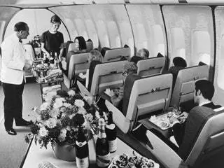 Изображение может содержать человека и человека