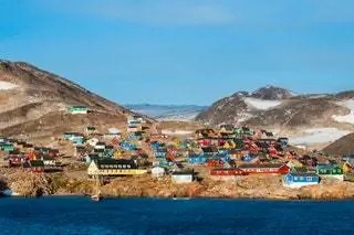 На изображении может находиться природа на улице здания океан вода морские пейзажи земля береговая линия пейзаж горы и жилье