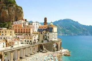 На изображении может находиться здание Water Promontory Architecture Dome and Waterfront
