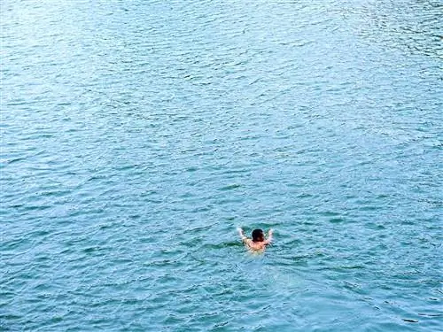 На изображении может находиться Спорт Спорт Плавание Вода Человек на природе Природа Океан и море