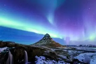 На изображении может находиться природа на улице ночь и северное сияние