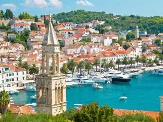 На изображении может находиться вода Waterfront Marina Dock Port Pier Vehicle Transport Watercraft Судно и лодка