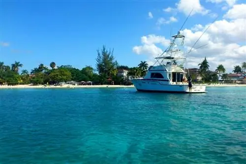 На изображении может находиться на улице Природа Земля Океан Вода Море Береговая линия Транспорт Транспортное средство Лодка Берег и человек