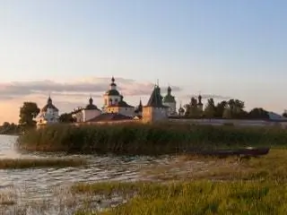 На изображении может находиться архитектура здание купол природа на улице шпиль шпиль башня земля замок вода и форт