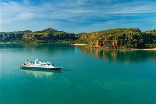Круиз с аквалангом Lindblad Expeditions