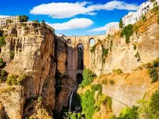 На изображении может находиться природа на открытом воздухе Mountain Cliff and Valley На изображении может находиться природа на открытом воздухе Mountain Cliff and Valley