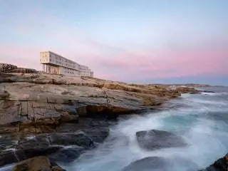 На изображении может находиться Promontory Building Nature Architecture Outdoors and Tower