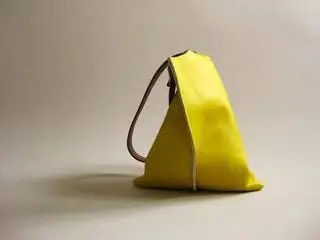 Это изображение может содержать аксессуары и аксессуары для сумок.