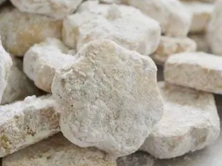 Это изображение может содержать кондитерские изделия, продукты питания, сладости и хлеб.
