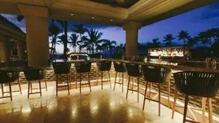 США Гавайи Мауи Бар Лобби-лаундж отеля Four Seasons Resort Maui at Wailea