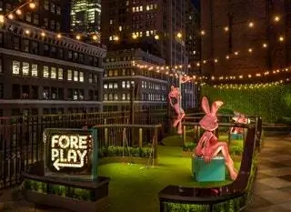 Волшебный час в баре на крыше Moxy Times Square в Нью-Йорке