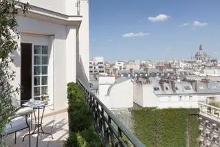 Ле Бристоль Париж