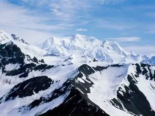 На изображении может находиться гора на улице природа лед снег ледник горный хребет и вершина