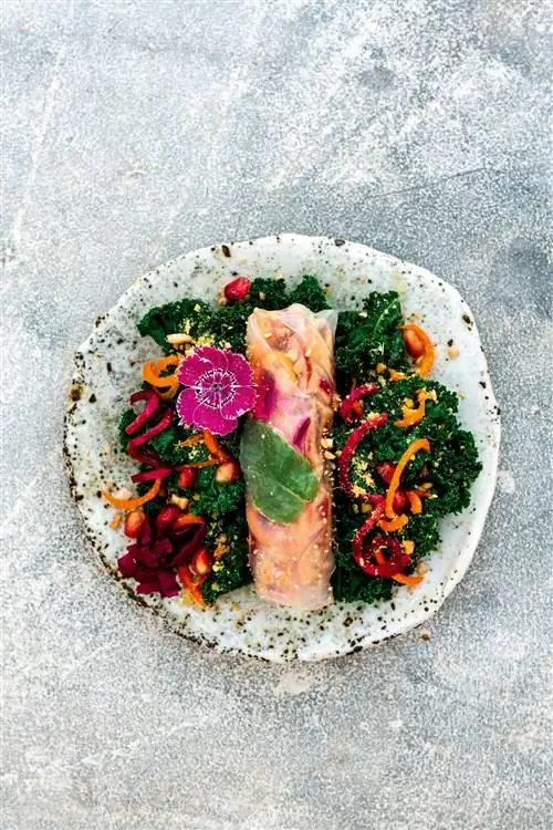 На изображении может находиться еда блюдо еда кондитерские изделия сладости тарелка и растение