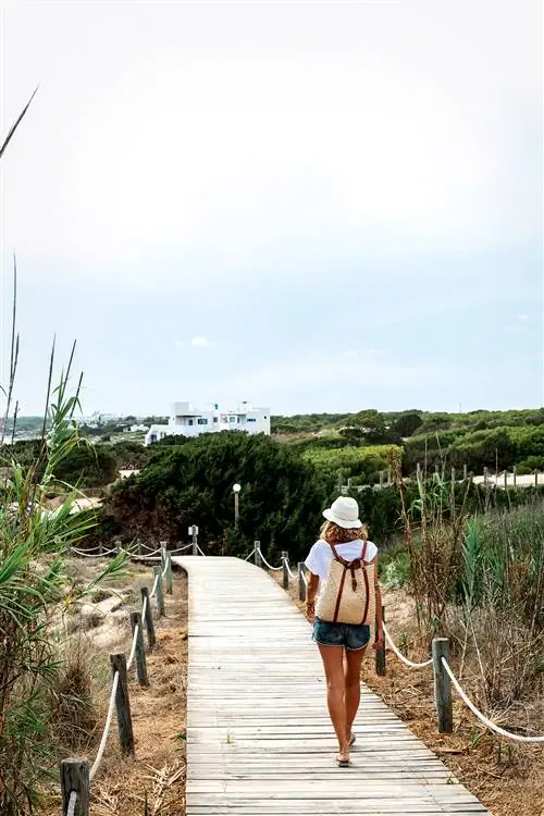 Прогулка по дюнам возле пляжного клуба и ресторана Blue Bar