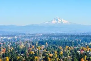На изображении может находиться Mountain Range Mountain Outdoors Nature Plant Fir Tree Abies and Peak На изображении может находиться Mountain Range Mountain Outdoors Nature Plant Fir Tree Abies and Peak