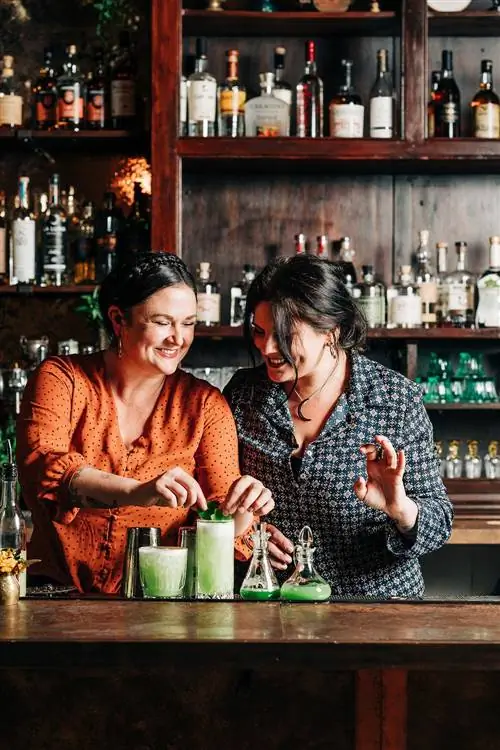 Lo amp Beholds коктейльная химия Владельцы Tara amp Laura