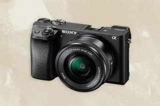 Подарки молодоженам, отправляющимся на сафари Lede Sony ILCE6300NwSELP1650PRIMARYwDPReviewGol-j.webp Подарки молодоженам, отправляющимся на сафари Lede Sony ILCE6300NwSELP1650PRIMARYwDPReviewGol-j.webp