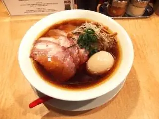 На изображении может находиться блюдо из миски с едой и яйцом