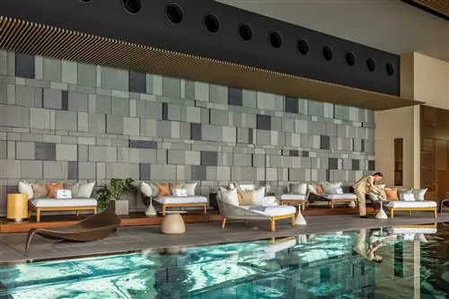 Бассейн Four Seasons Otemachi