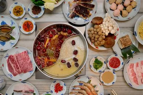 На изображении может находиться еда еда блюдо миска бургер ужин ужин тушеное мясо обед кафетерий и ресторан