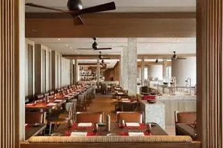 Кафе Big Bay Kerry Hotel Hong Kong Обеденный зал для поздних завтраков
