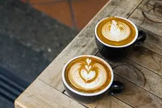 Sarnies Singapore Coffee Shop Латте
