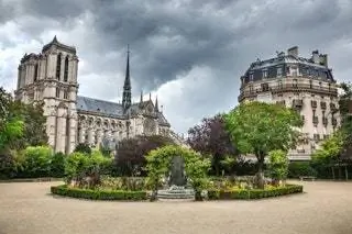 Площадь Рене Вивиани Париж Экстерьер