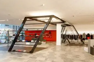 Магазин мужской одежды Manifesto в Сингапуре