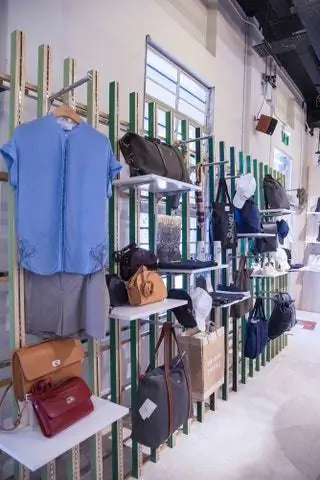 Магазин в Сингапуре Магазин в Сингапуре одежды Kapoc NDC подарки