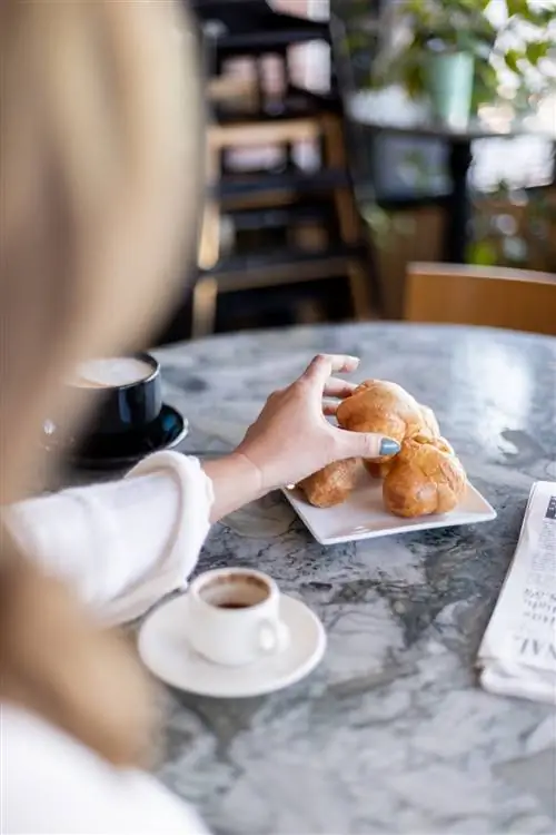 Popovers Human Person Food Bread Bun Мебель Стул и Керамика