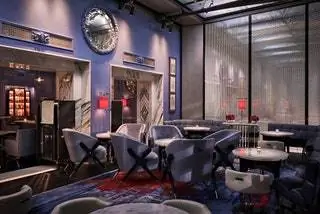 Голубой бар в отеле Berkley London